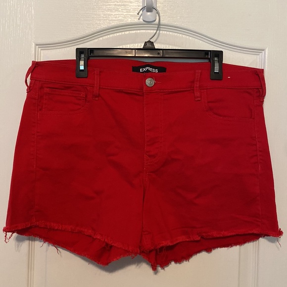 EXPRESS EUC RED SHORTS - Picture 2 of 6